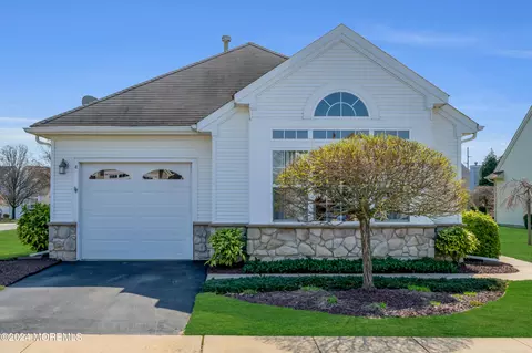 4 El Greco Dr, Manchester, NJ 08759