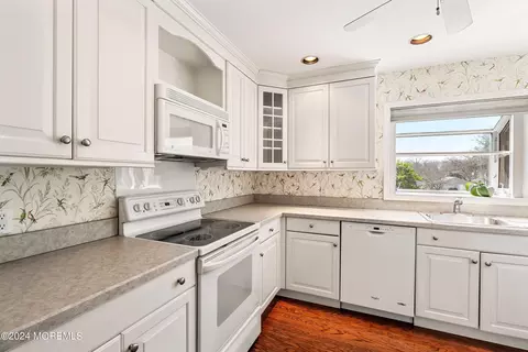 Kitchen - 41 Poplar Ct #D, Brielle, NJ 08730 photo 2 of 2