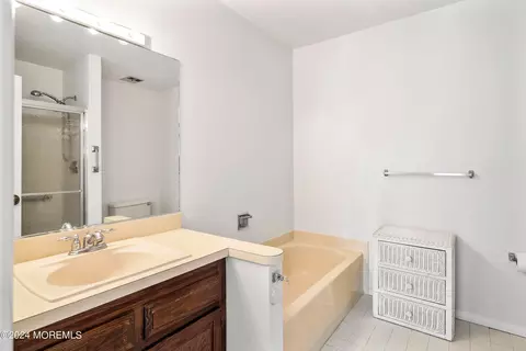 Bath - 41 Poplar Ct #D, Brielle, NJ 08730 photo 2 of 4