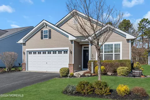 32 Winthrop Dr, Jackson, NJ 08527