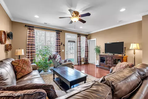 Living - 32 Winthrop Dr, Jackson, NJ 08527 photo 3 of 3