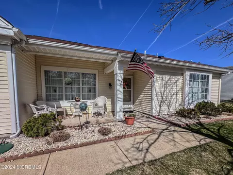 1091 B Canterbury Dr, Manchester, NJ 08759