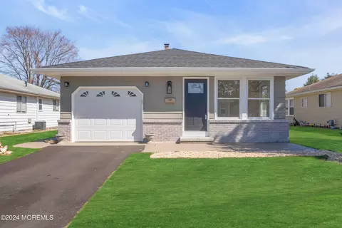 44 Scarborough Pl, Toms River, NJ 08757