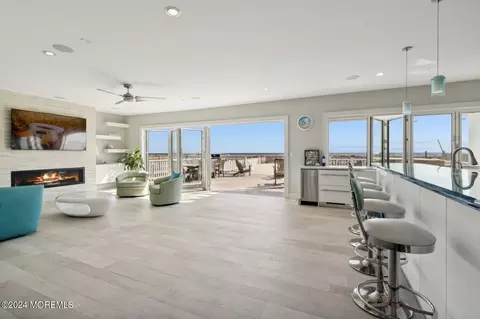 14 Ocean Front Ter, Mantoloking, NJ 08738