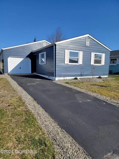 1008 Camino Real Ct, Toms River, NJ 08757
