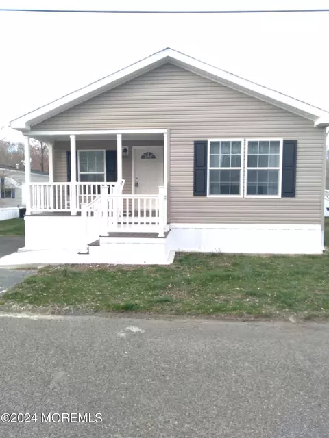 35 Village Rd, Morganville, NJ 07751