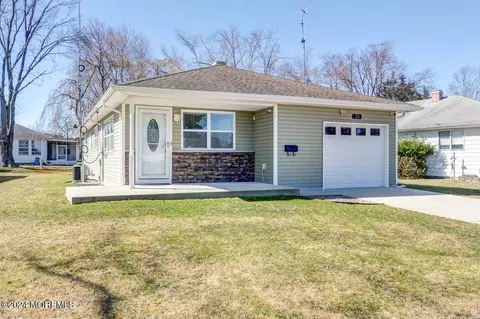 33 Barbuda St, Toms River, NJ 08757