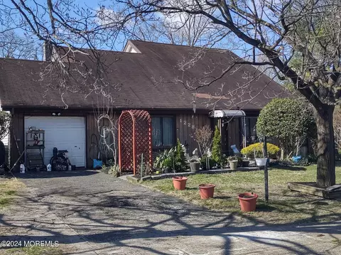 1228 Mendocino Ct, Lakewood, NJ 08701