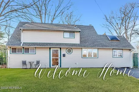 7 Locust Ct, Old Bridge, NJ 08857