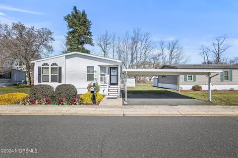 60 Silvermead Dr, Freehold, NJ 07728