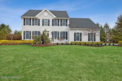 11 Crimson Ln, Freehold, NJ 07728