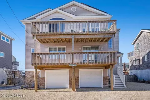 102 W Ship Bottom Ave, Ship Bottom, NJ 08008
