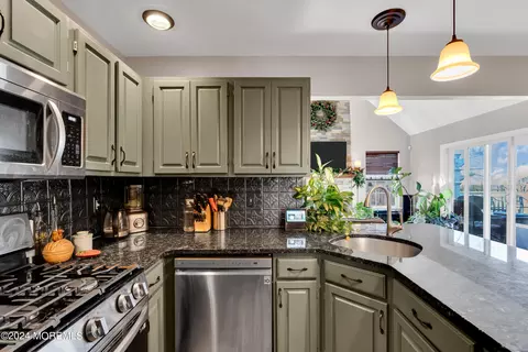 Kitchen - 22 Taylor Rd, Brick, NJ 08723 photo 5 of 5