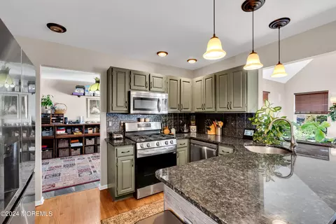 Kitchen - 22 Taylor Rd, Brick, NJ 08723 photo 3 of 5