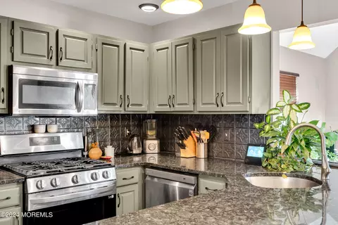 Kitchen - 22 Taylor Rd, Brick, NJ 08723 photo 4 of 5