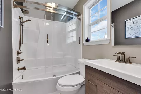 Bath - 22 Taylor Rd, Brick, NJ 08723 photo 5 of 6