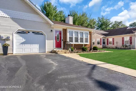 9 Quincy Dr #B, Whiting, NJ 08759