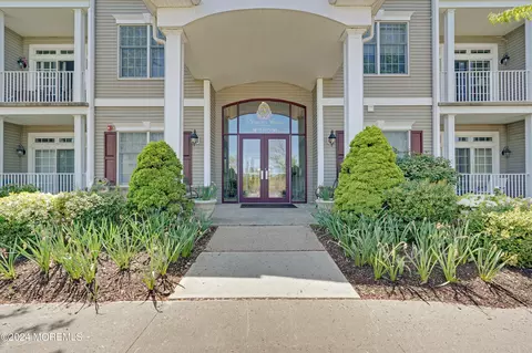 7 Centre St #3105, Ocean, NJ 07712