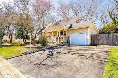 50 Villanova Dr, Jackson, NJ 08527