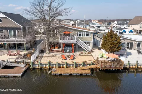 13 W Dory Dr, Little Egg Harbor, NJ 08087