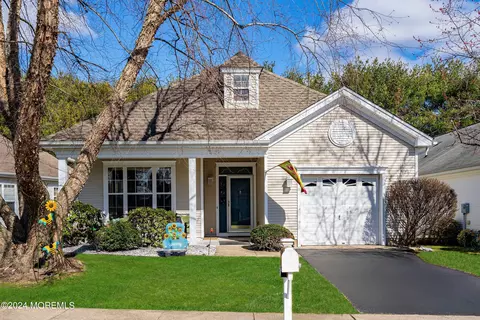 10 Goldensprings Dr, Lakewood, NJ 08701