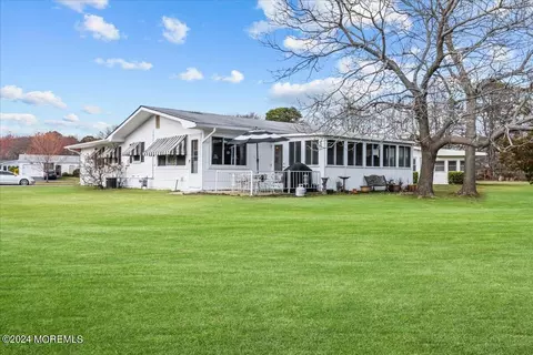 11 Carey Ct, Brick, NJ 08724