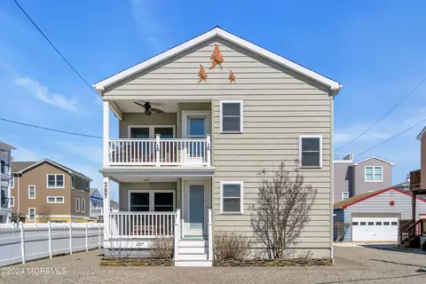 287 N 16th St, Surf City, NJ 08008