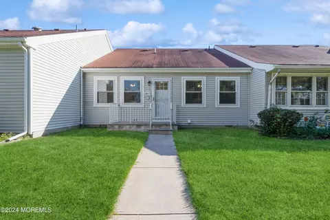 80 Parkway Dr UNIT C, Freehold, NJ 07728