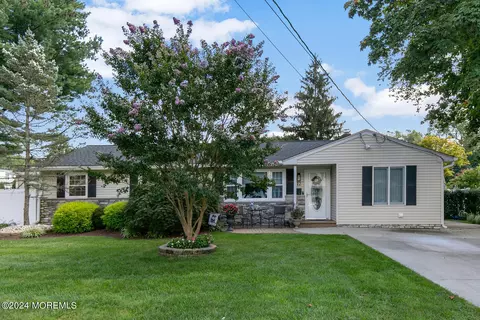 12 Brook St, Red Bank, NJ 07701