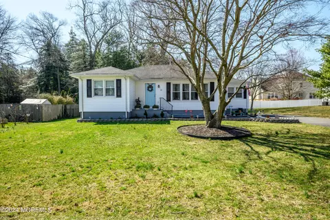 50 Buckley Ln, Bayville, NJ 08721