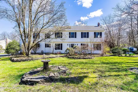 15 Village Green Ct, Middletown, NJ 07748