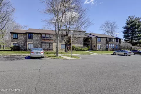 152 Amberly Dr #C, Manalapan, NJ 07726