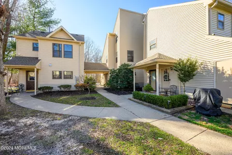 114 Whispering Oaks Way, Jackson, NJ 08527