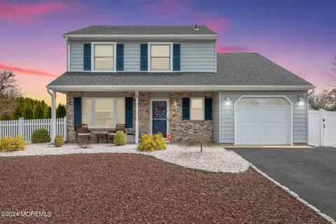 19 Pinyon St, Howell, NJ 07731