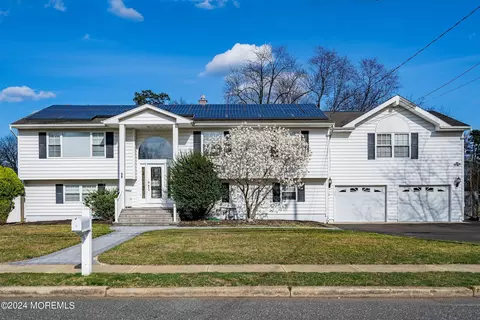 18 Shady Nook Dr, Toms River, NJ 08755