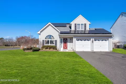 60 Grand Teton Ave, Howell, NJ 07731