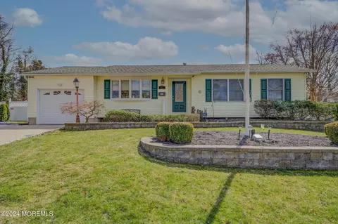 23 Dartmouth Dr, Jackson, NJ 08527
