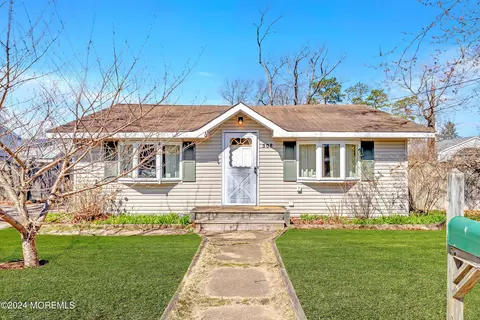 308 Tiller Ave, Beachwood, NJ 08722