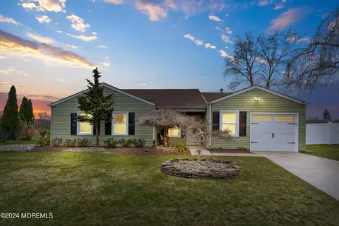33 Concord Cir, Howell, NJ 07731