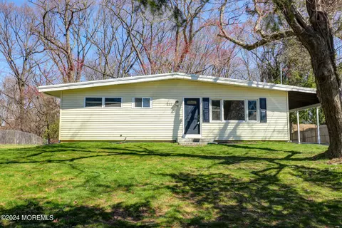 222 Parkview Ter, Lincroft, NJ 07738