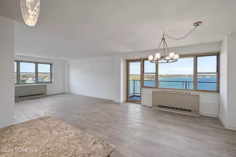 28 Riverside Ave #8N, Red Bank, NJ 07701