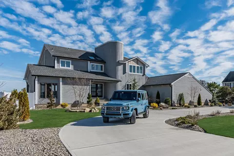 356 Aldo Dr, Toms River, NJ 08755
