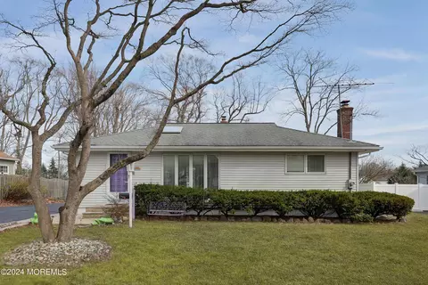 23 Melrose Ter, Middletown, NJ 07748