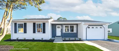 7 Apple Ln #72, Whiting, NJ 08759