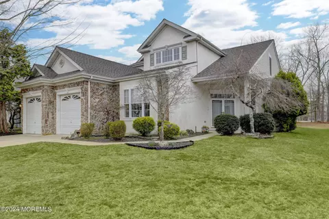 18 Spyglass Dr, Jackson, NJ 08527