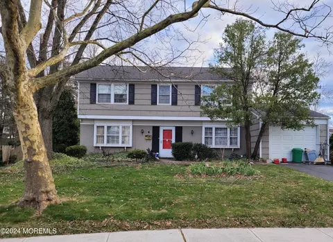 4 Ambler Ct, Aberdeen, NJ 07747