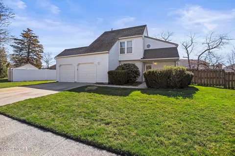 26 Plymouth Dr, Howell, NJ 07731