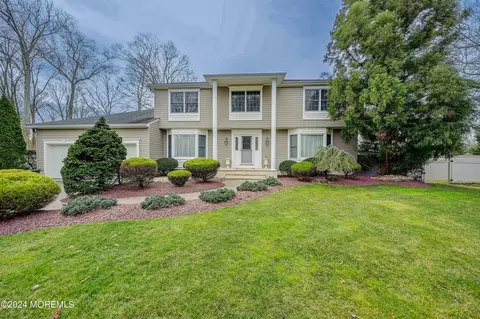 11 Jefferson Ct, Freehold, NJ 07728