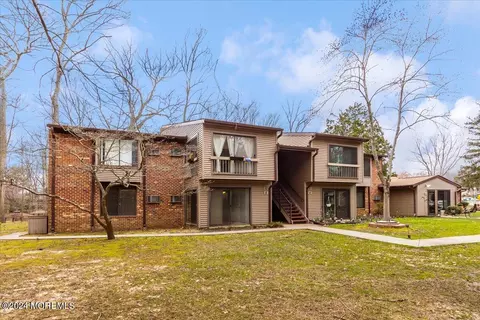 8 Rutland Ct, Red Bank, NJ 07701