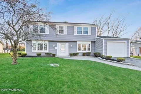 79 Avondale Ln, Matawan, NJ 07747